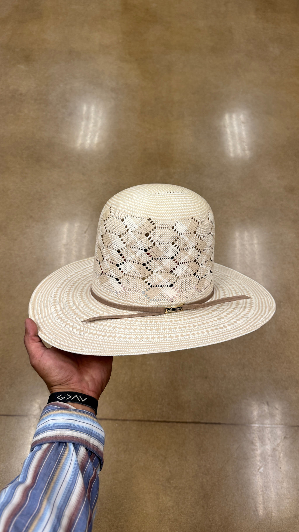 “Prairie Honey” Tall Crown