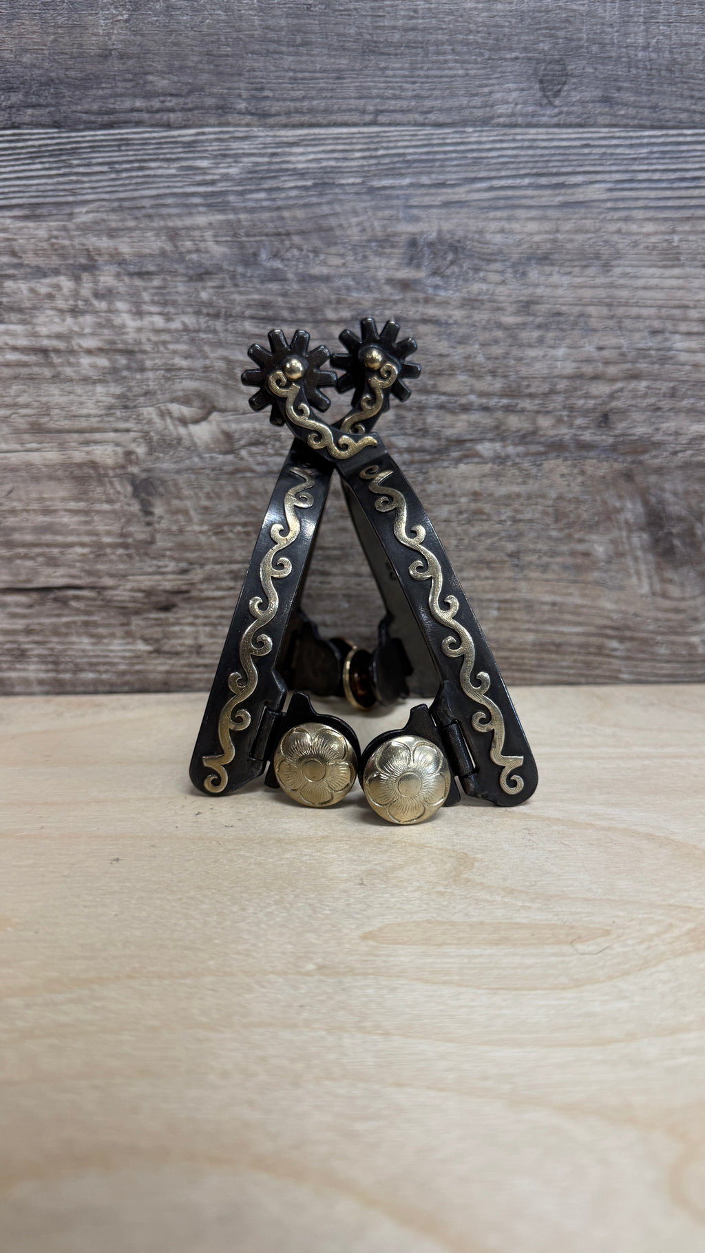 FLOWER SCROLL SPURS 1/2-INCH BAND
